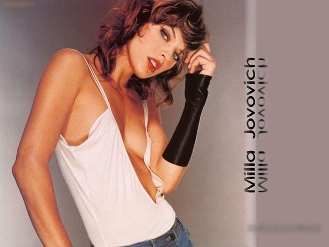 Năm 5 tuổi, nữ diễn viên cùng gia đình chuyển đến sống ở London, Anh. Tuy nhiên, Milla Jovovich chỉ sống ở Anh 7 tháng sau đó chuyển tới Los Angeles, Mỹ.