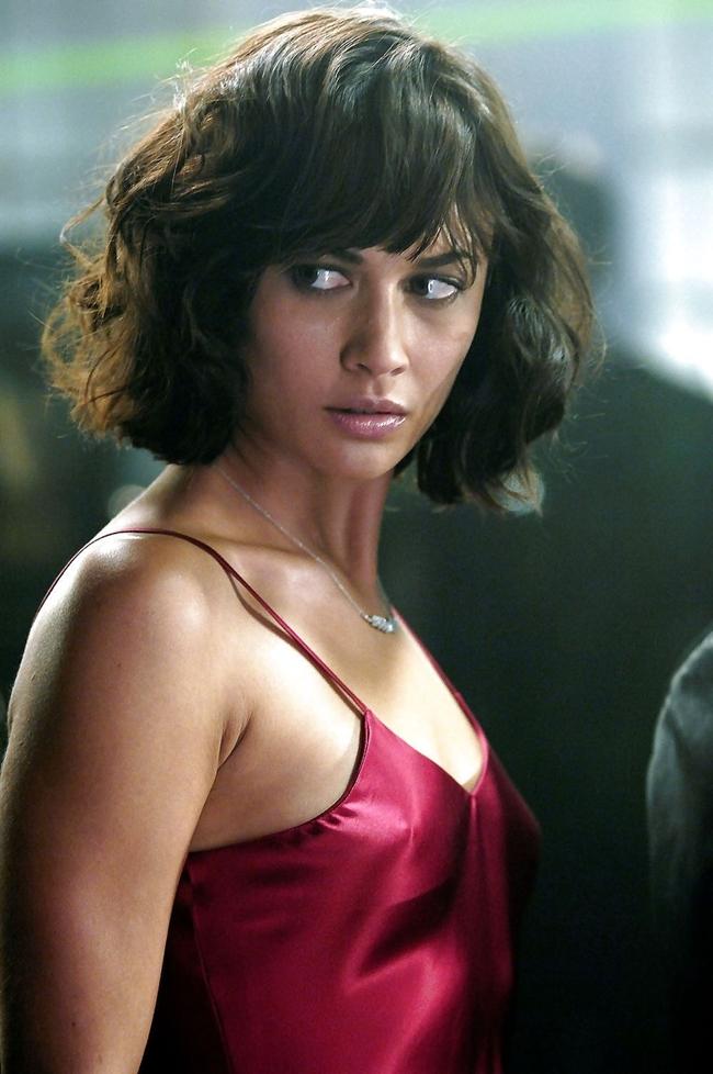 Olga Kurylenko được khán giả Việt Nam biết đến qua vai diễn nàng Bond girl gợi cảm trong Quantum of Solace (2008).