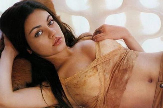 "Hy vọng rằng Chúa sẽ bảo vệ người dân Ukraine", ngôi sao sinh năm 1983 viết trên Twitter vào ngày 26.2.