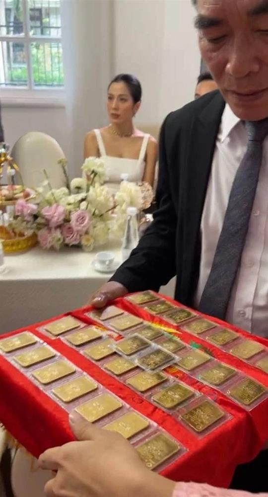 Chú rể đính hôn 100 cây vàng từng bị nhà vợ cấm yêu vì vẻ ngoài trai hư-2