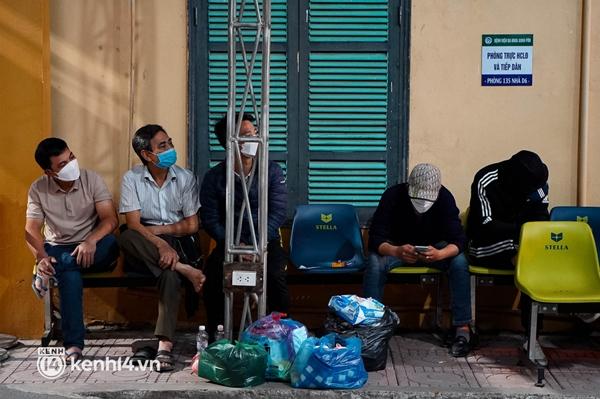 ẢNH: Thi thể bé gái 3 tuổi được trở về trong vòng tay người thân-1