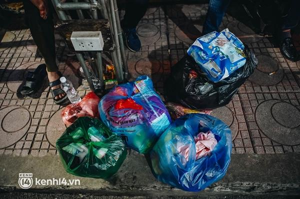 ẢNH: Thi thể bé gái 3 tuổi được trở về trong vòng tay người thân-3