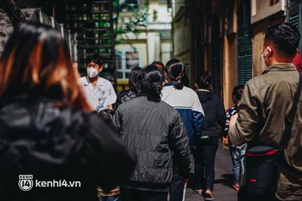 ẢNH: Thi thể bé gái 3 tuổi được trở về trong vòng tay người thân-7