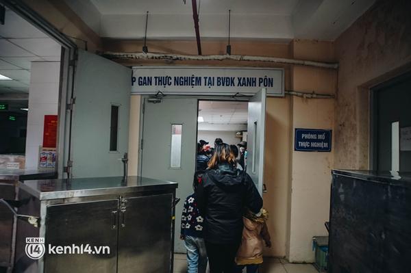 ẢNH: Thi thể bé gái 3 tuổi được trở về trong vòng tay người thân-8