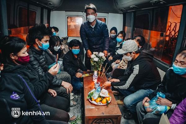 ẢNH: Thi thể bé gái 3 tuổi được trở về trong vòng tay người thân-12