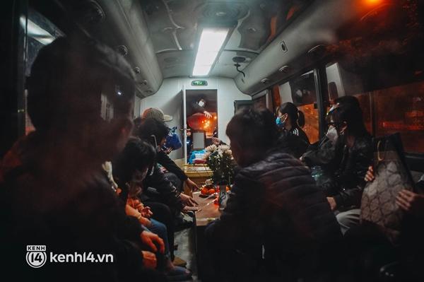 ẢNH: Thi thể bé gái 3 tuổi được trở về trong vòng tay người thân-17