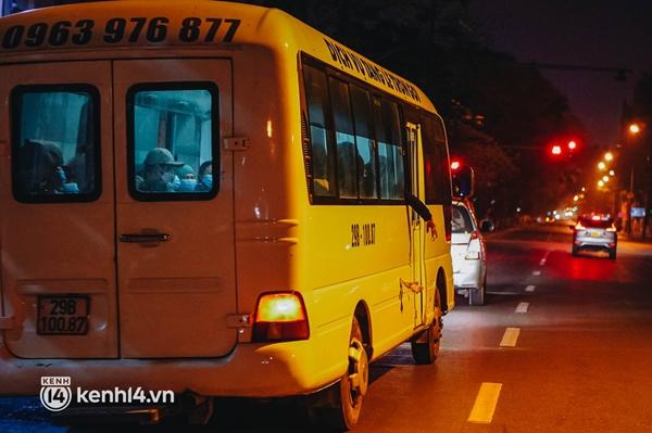 ẢNH: Thi thể bé gái 3 tuổi được trở về trong vòng tay người thân-18