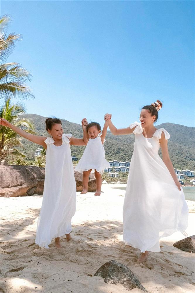 Hồ Ngọc Hà gây tranh cãi khi nhấc bổng con gái Lisa-4