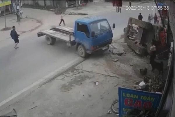 Clip: Xe tải gây tai nạn làm người đàn ông chết tức tưởi-1