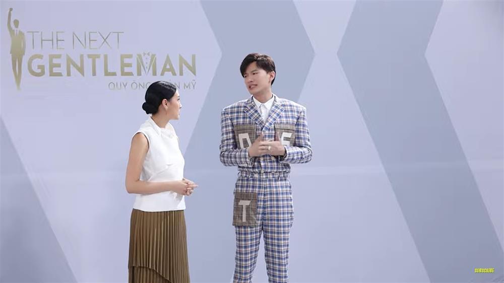 Ám ảnh Dược sĩ Tiến với gu thời trang ngàn lần khắc tên mình-4