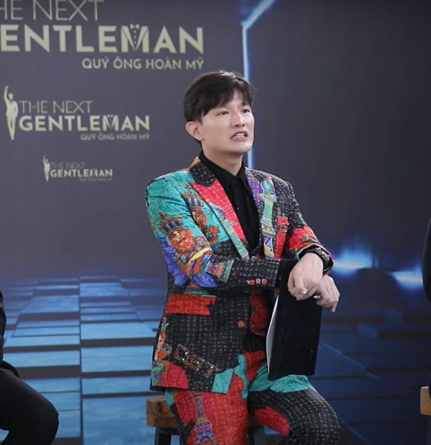 Ám ảnh Dược sĩ Tiến với gu thời trang ngàn lần khắc tên mình-5