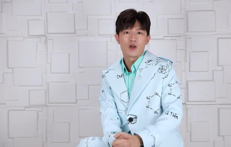 Ám ảnh Dược sĩ Tiến với gu thời trang ngàn lần khắc tên mình-9