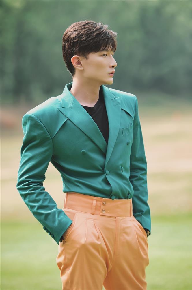 Ám ảnh Dược sĩ Tiến với gu thời trang ngàn lần khắc tên mình-14