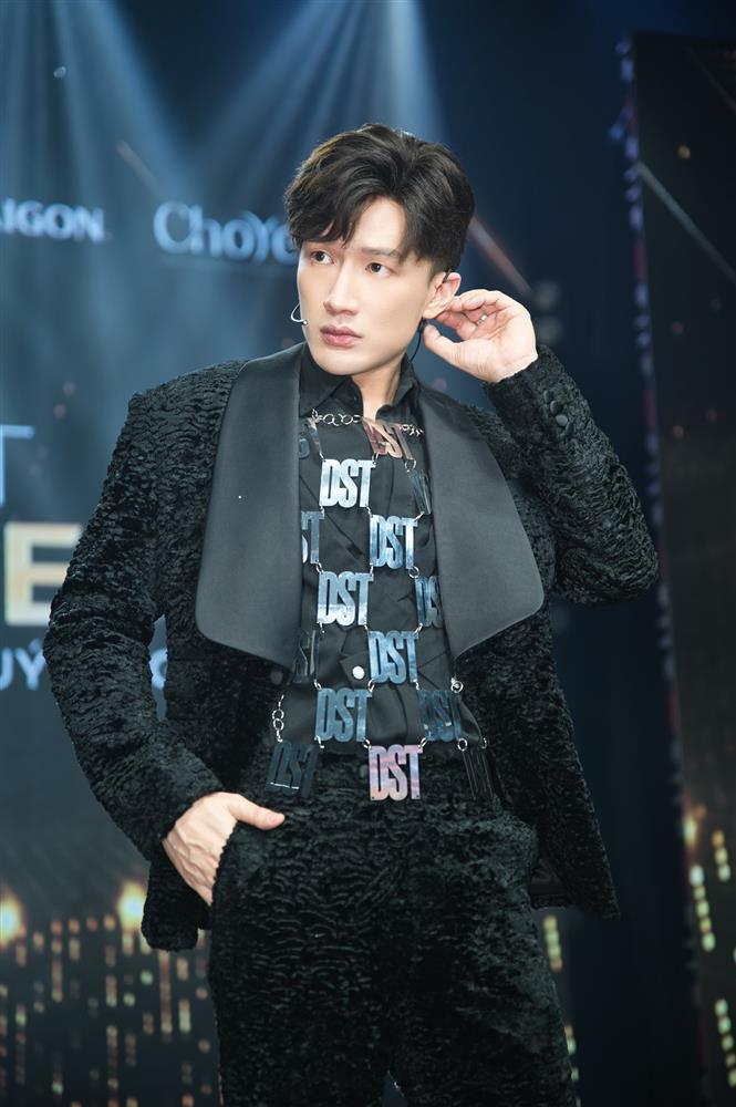 Ám ảnh Dược sĩ Tiến với gu thời trang ngàn lần khắc tên mình-13