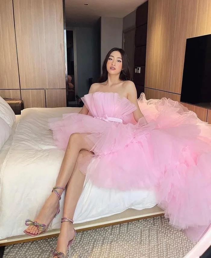 HHen Niê, Thùy Tiên, Đỗ Hà ngồi thế nào mà không sợ lộ hàng?-8