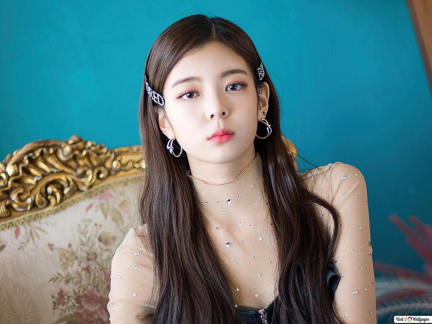 Lia (ITZY): Theo Korea Herald, khi mới debut, Lia là một trong những thành viên được chú ý nhất ITZY. Tuy nhiên, theo thời gian, cô ngày càng mất điểm trong mắt công chúng. Không ít lần sao nữ sinh năm 2000 bị chỉ trích vì kỹ năng nhảy yếu kém và thái độ hời hợt, lười biếng trên sân khấu.