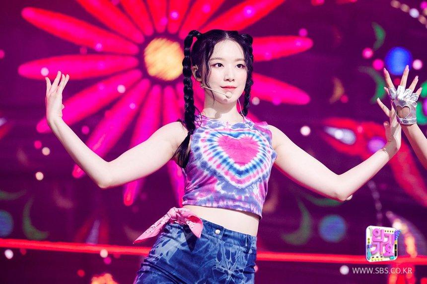 Shuhua ((G)-IDLE): Theo Kpopnews, từng được yêu mến bởi vẻ ngoài thuần khiết, tuy nhiên, Shuhua lại mất điểm trong mắt công chúng về tài năng lẫn cách hành xử.