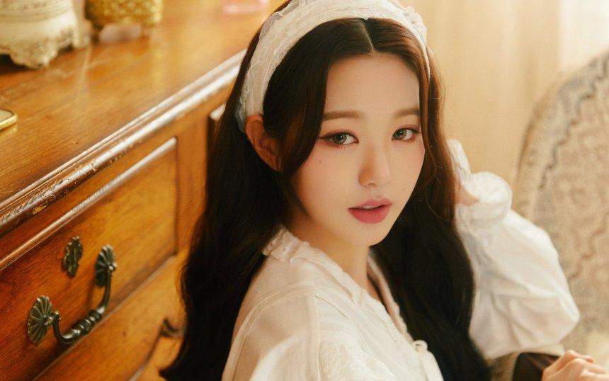 Jang Won Young (IVE): Nổi tiếng từ sau khi trở thành center của IZ*ONE, tuy nhiên, nhiều ý kiến cho rằng Jang Won Young được yêu thích nhờ ngoại hình thay vì tài năng.