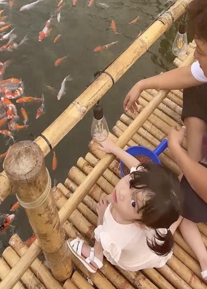 Ảnh nét căng ái nữ nhà Nhã Phương, thừa hưởng gen bố-4