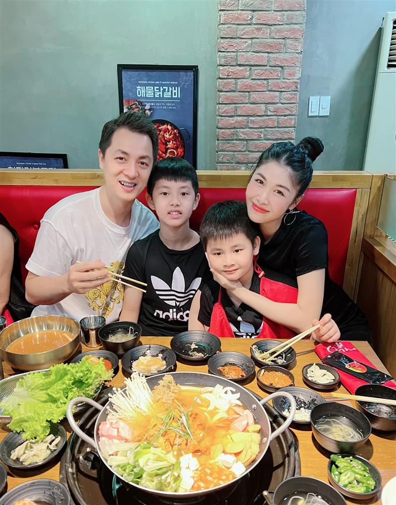 Bà xã Đăng Khôi làm rõ lỗi tại ai khi con xem phim người lớn-1