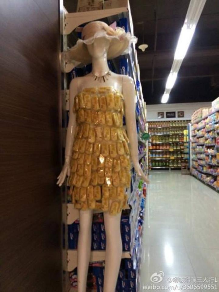 Đã có ai bắt gặp những màn quảng cáo sản phẩm tấu hài thế này?-2