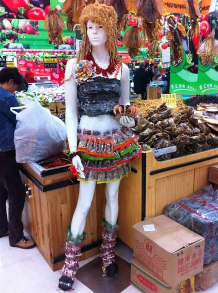 Đã có ai bắt gặp những màn quảng cáo sản phẩm tấu hài thế này?-5