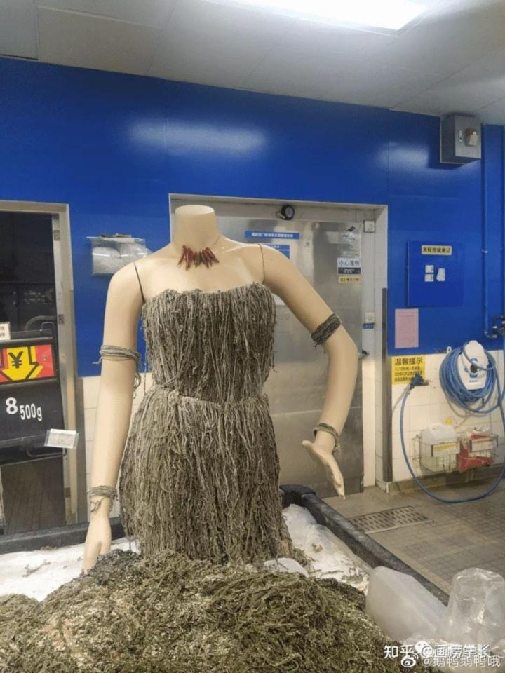 Đã có ai bắt gặp những màn quảng cáo sản phẩm tấu hài thế này?-6