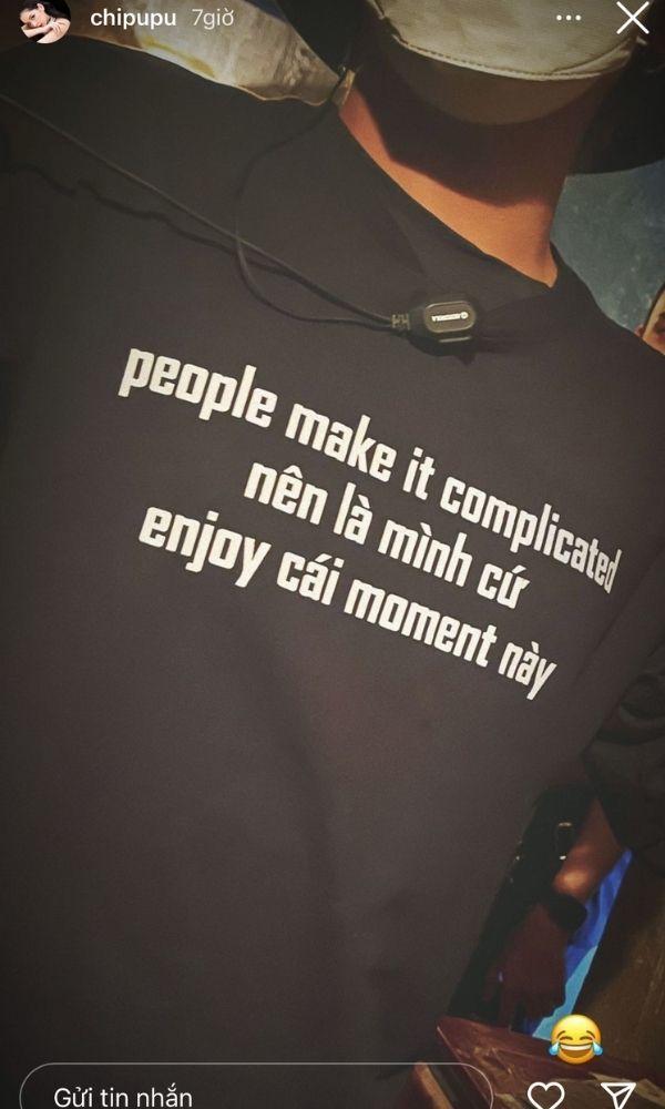 Chi Pu khoe áo in logo câu nói nửa Tây nửa ta enjoy cái moment-1