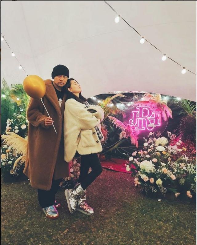 Bất ngờ mặt mộc vợ trẻ Châu Kiệt Luân khi bầu lần 3-6