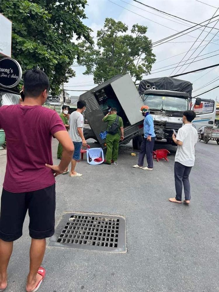 Clip: Xe chở tù nhân bị tai nạn, 3 người bị thương-2