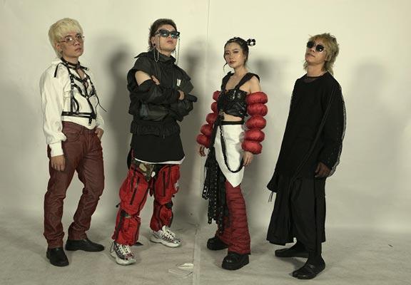 Sau Siu Black, giờ thì Phương Thanh cũng ôm thí sinh luôn rồi!-1