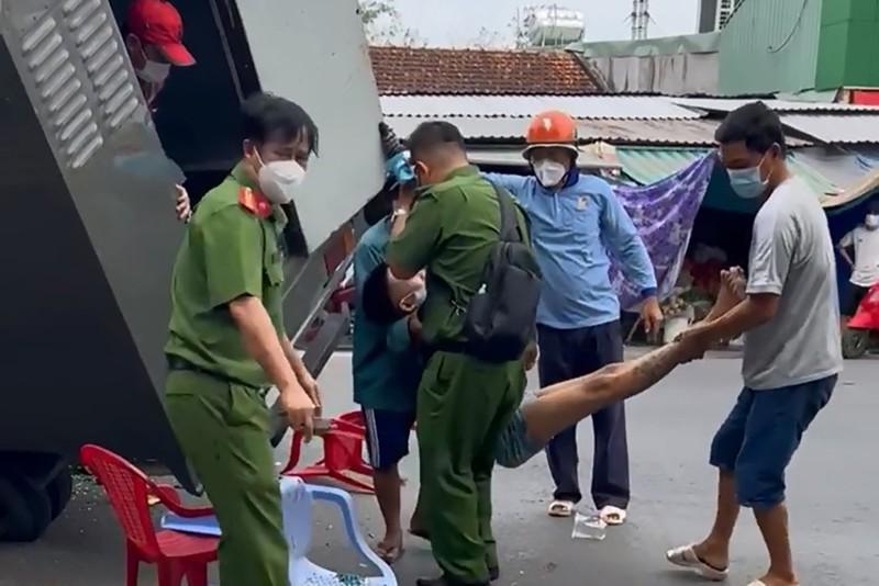 Clip: Xe chở tù nhân bị tai nạn, 3 người bị thương-1