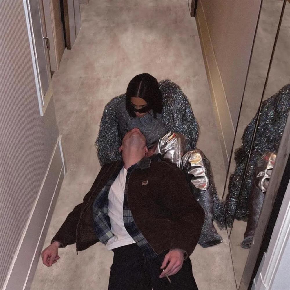 Pete Davidson khoe đang ngủ với Kim, công khai đấu Kanye West-3