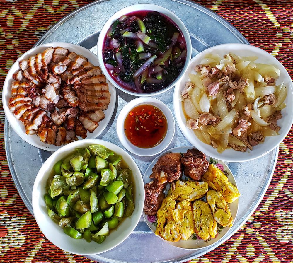 Những mâm cơm đầy ú ụ, thơm ngào ngạt cho 4 người ăn no nê-11