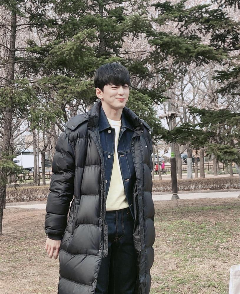 Nam phụ Hẹn Hò Chốn Công Sở visual xuất sắc, mặc đẹp miễn bàn-5