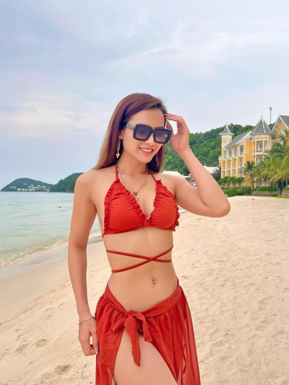 Giữa ồn ào bầu trước cưới, Phương Trinh Jolie diện bikini bé tí tẹo-1