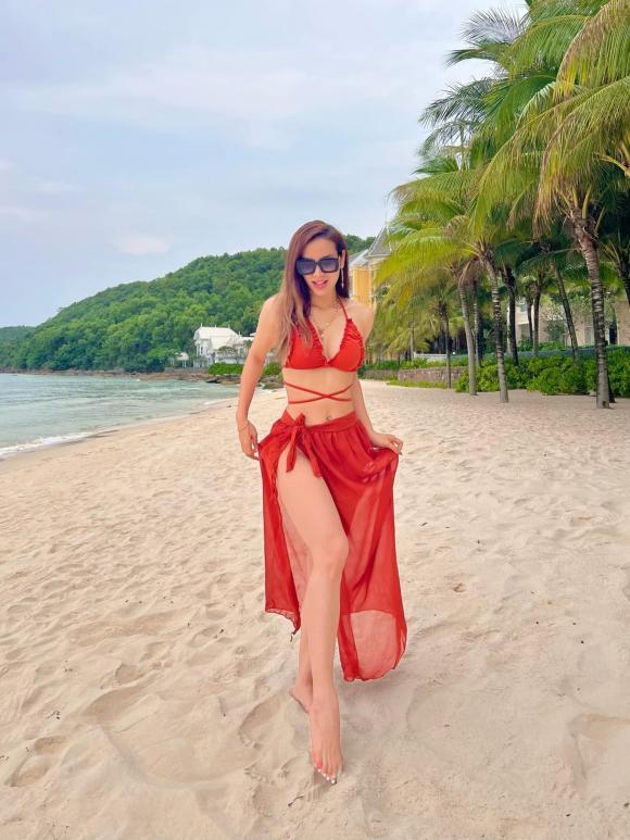 In the midst of the pre-wedding pregnancy noise, Phuong Trinh Jolie wears a tiny bikini-2