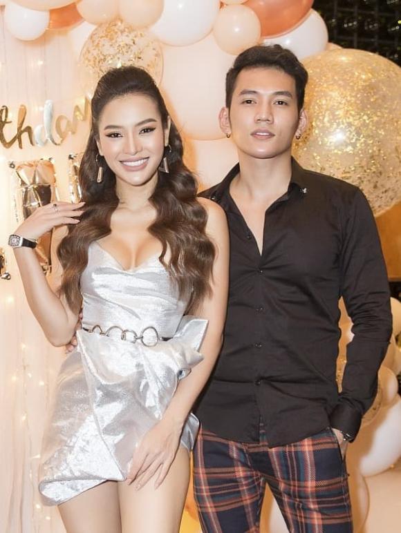 In the midst of the pre-wedding pregnancy noise, Phuong Trinh Jolie wears a tiny bikini -5