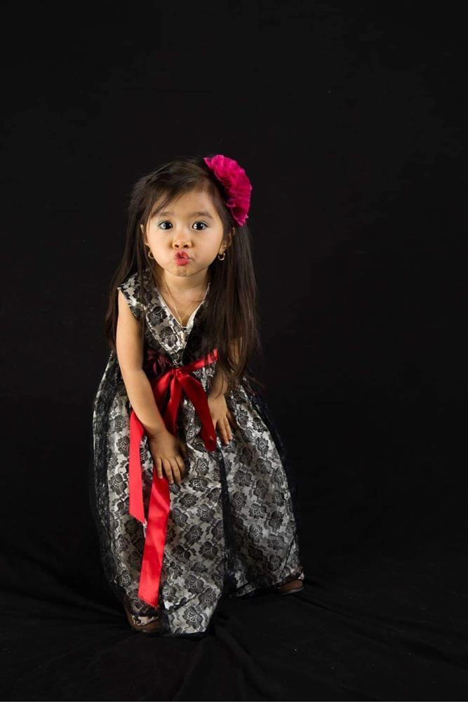 The baby girl adopted by the giants of Dubai shows off her beauty after 9 years-3