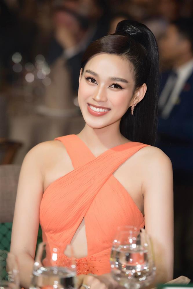 Giám khảo Miss World thả tym Đỗ Thị Hà, cho thấy tín hiệu top 5?-4