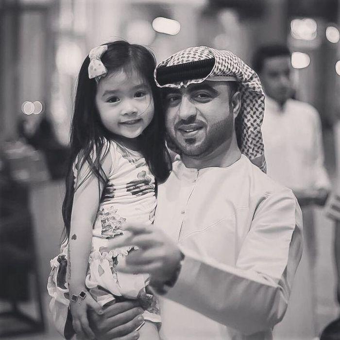 Bé gái được đại gia Dubai nhận nuôi trổ mã sau 9 năm-5