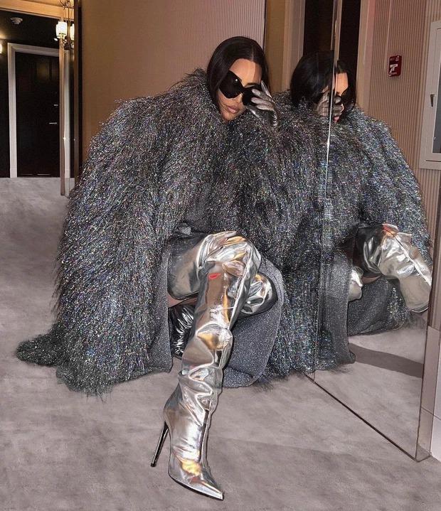 Kim Kardashian mặc áo 500 triệu chồng cũ tặng để công khai tình mới-2