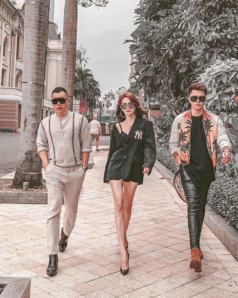 Hương Giang và các giám khảo Việt lăng xê lại mốt mặc vest quên quần-5