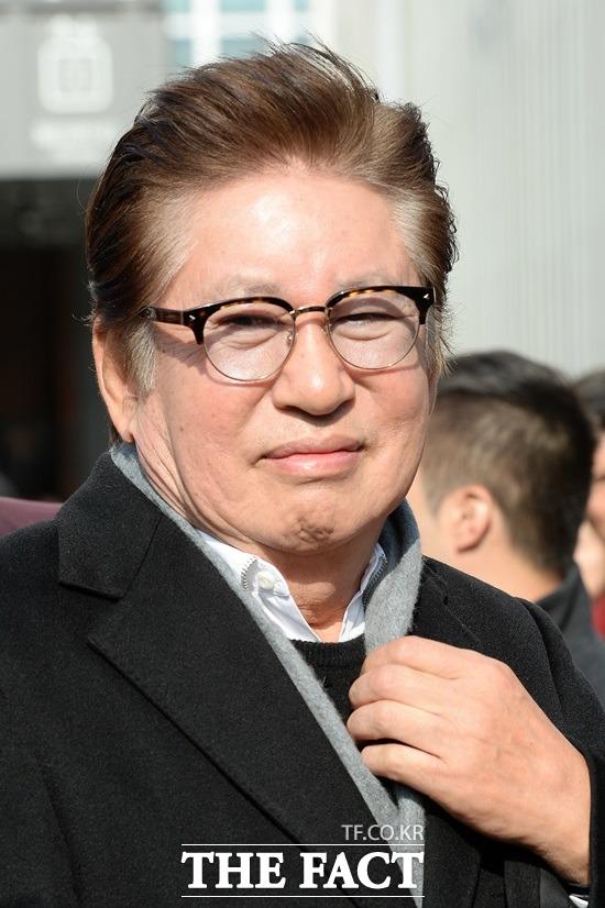 Ông nội 76 tuổi Kim Young Gun làm xét nghiệm ADN con trai 5 tháng-1