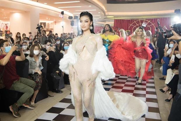 Sao mặc xấu: Ngân 98 bật vòng 1 khỏi bra - Dược sĩ Tiến mặc lố-7