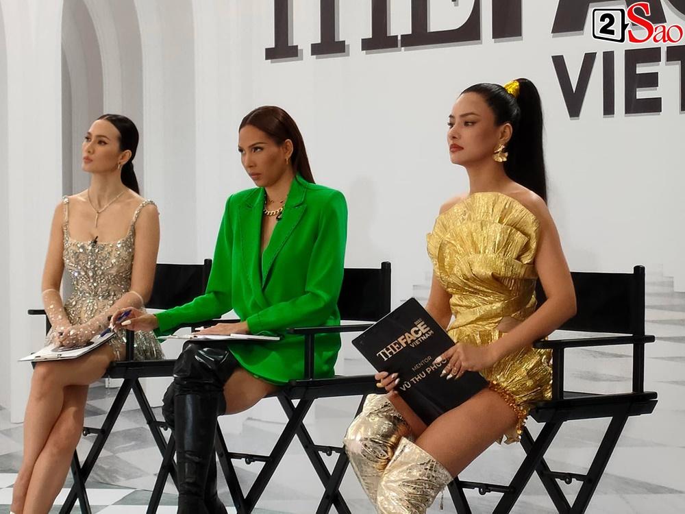 Lý do gì Minh Triệu ngồi chễm chệ giữa 2 chị lớn làng mẫu?-3