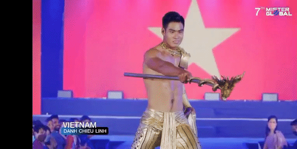 The representative of Vietnam showed off the national costume, revealing the third round of the Mister Global-3 finals