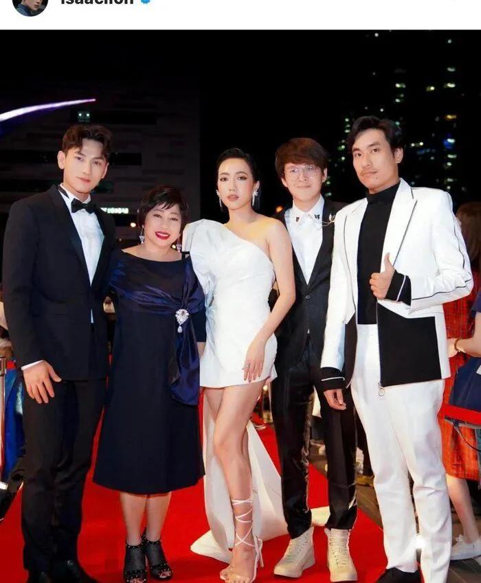 Isaac làm 1 việc xúc động sau khi đạo diễn Vũ Ngọc Phượng qua đời-7