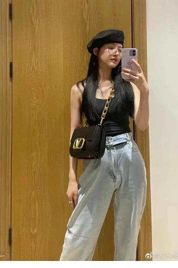 Chiêu hack dáng với quần ống suông đỉnh chóp của Triệu Lộ Tư-4