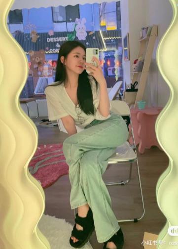 Chiêu hack dáng với quần ống suông đỉnh chóp của Triệu Lộ Tư-5